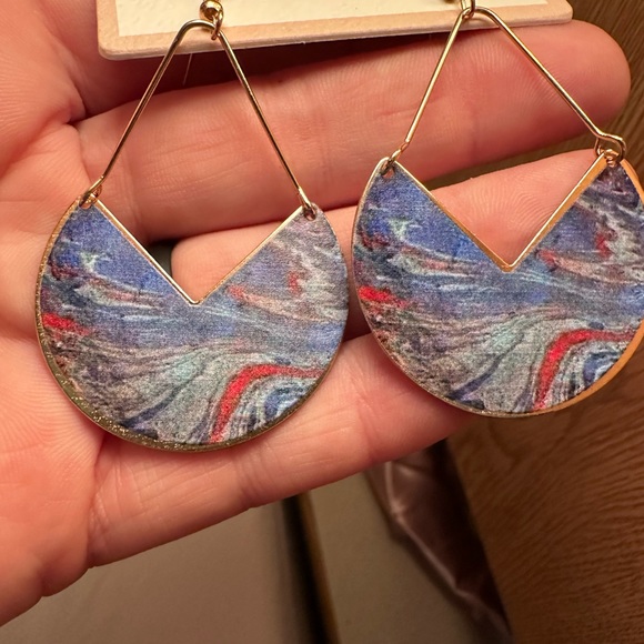 Gorgeous Carole & Co earrings - Picture 3 of 3